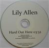 online luisteren Lily Allen - Hard Out Here